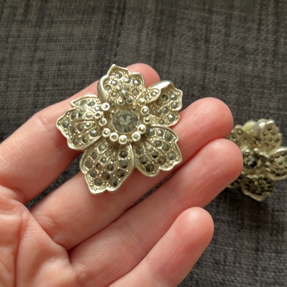 Gorgeous Silver Marcasite Floral Clip Earrings - Picture 13 of 16